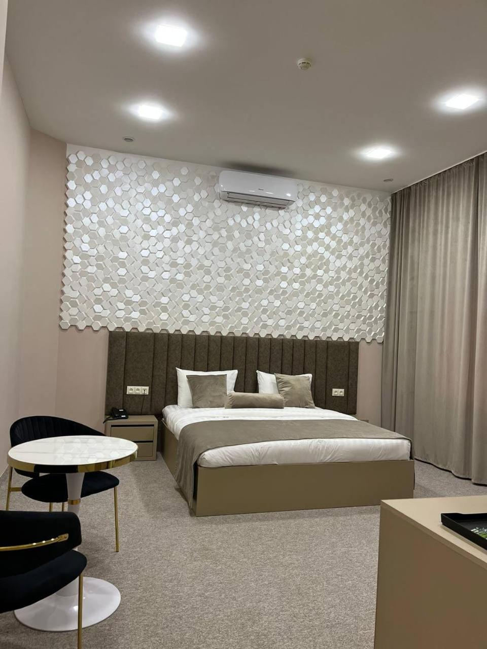 Port Plaza Evn 호텔 P'arak'ar 외부 사진